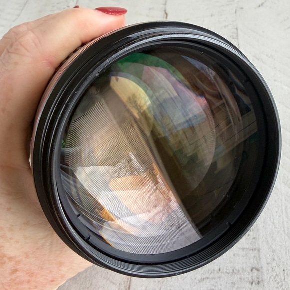 Canon Zoom Lens EF 135mm f/2.0 lens - Picture 10 of 15